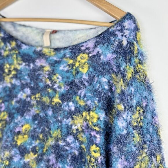 Pilcro Anthropologie Fuzzy Sweater Medium Cropped Floral Blue Abstract Knit - Picture 2 of 10